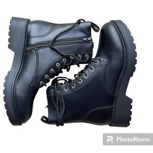 NWOB Youth Girls Size 5 Steve Madden Lace Up Combat Boot Booties